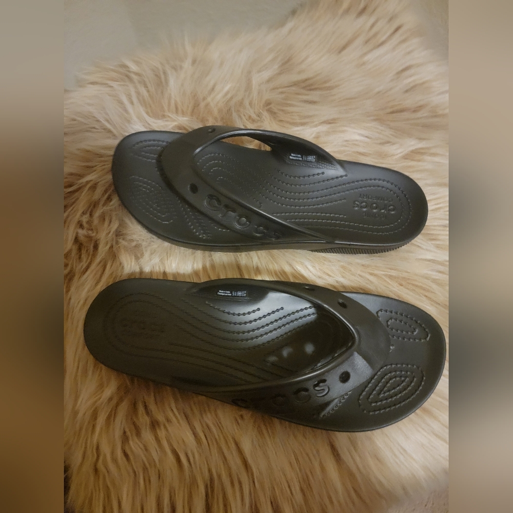 (NEW) Crocs Men’s Black Classic Flip Flop Sandals